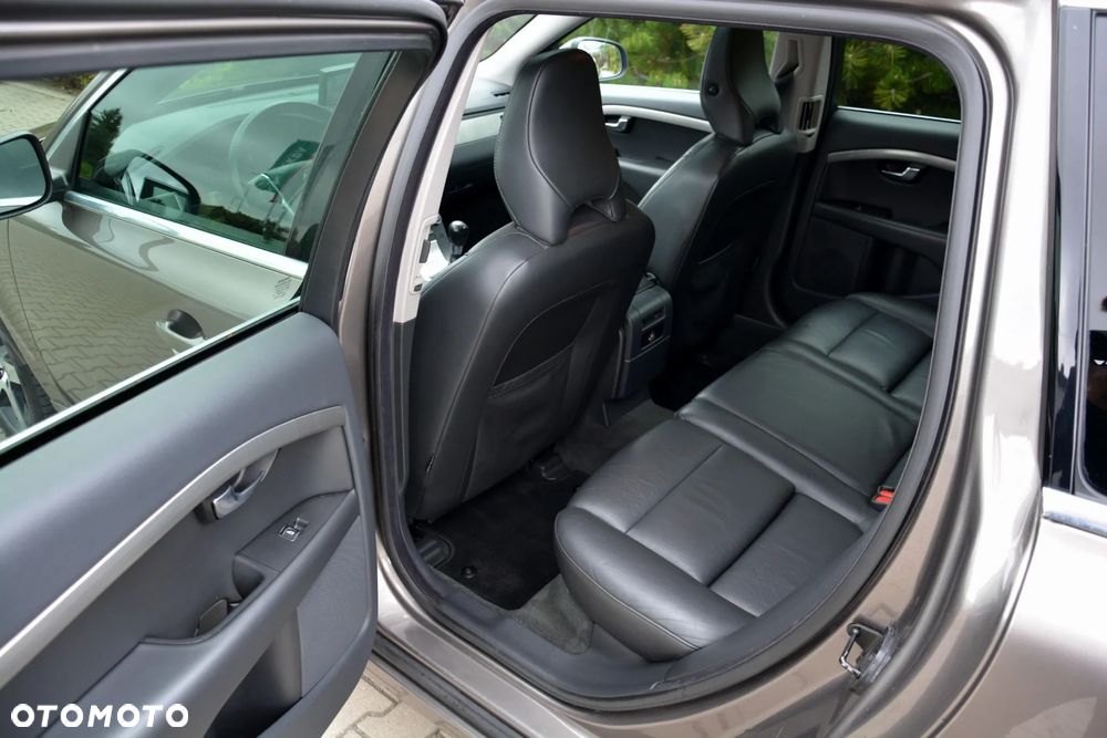 Volvo V70 2.0D Momentum - 27