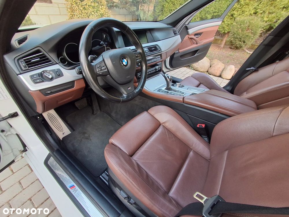BMW Seria 5 525d xDrive Sport-Aut - 11