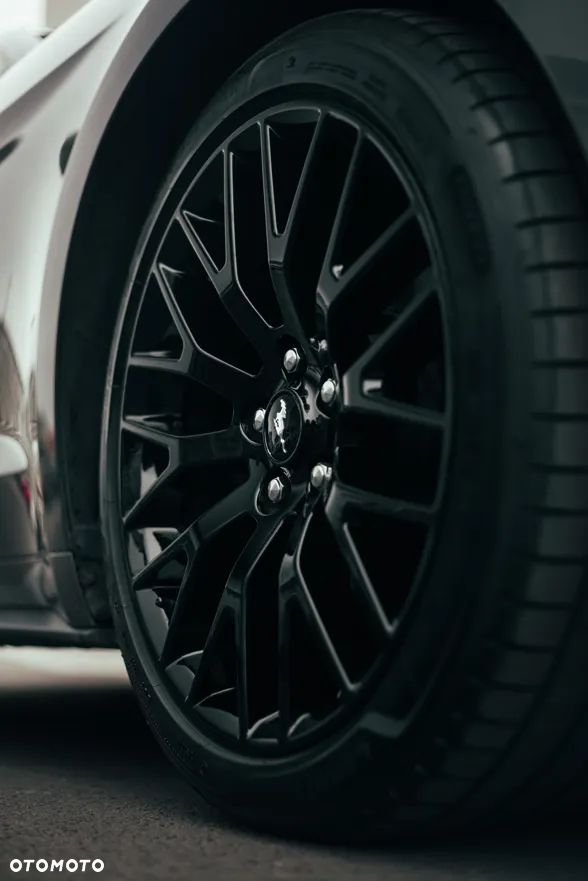 Ford Mustang - 4