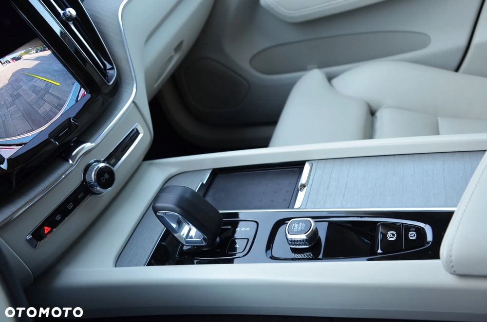 Volvo XC 60 B4 D Geartronic RDesign - 32