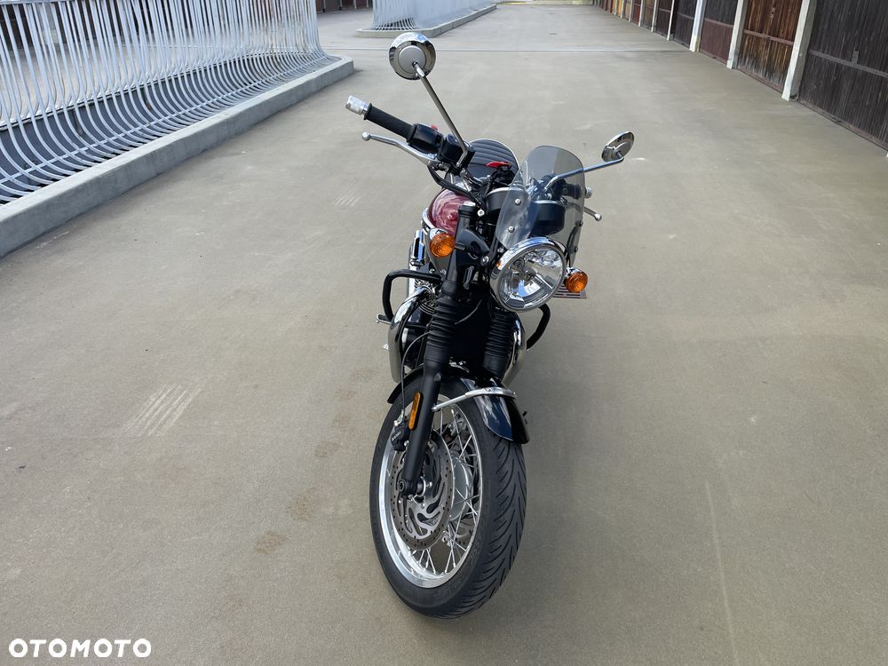 Triumph Bonneville - 3