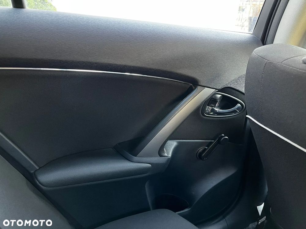 Toyota Avensis 2.0 D-4D Active - 31