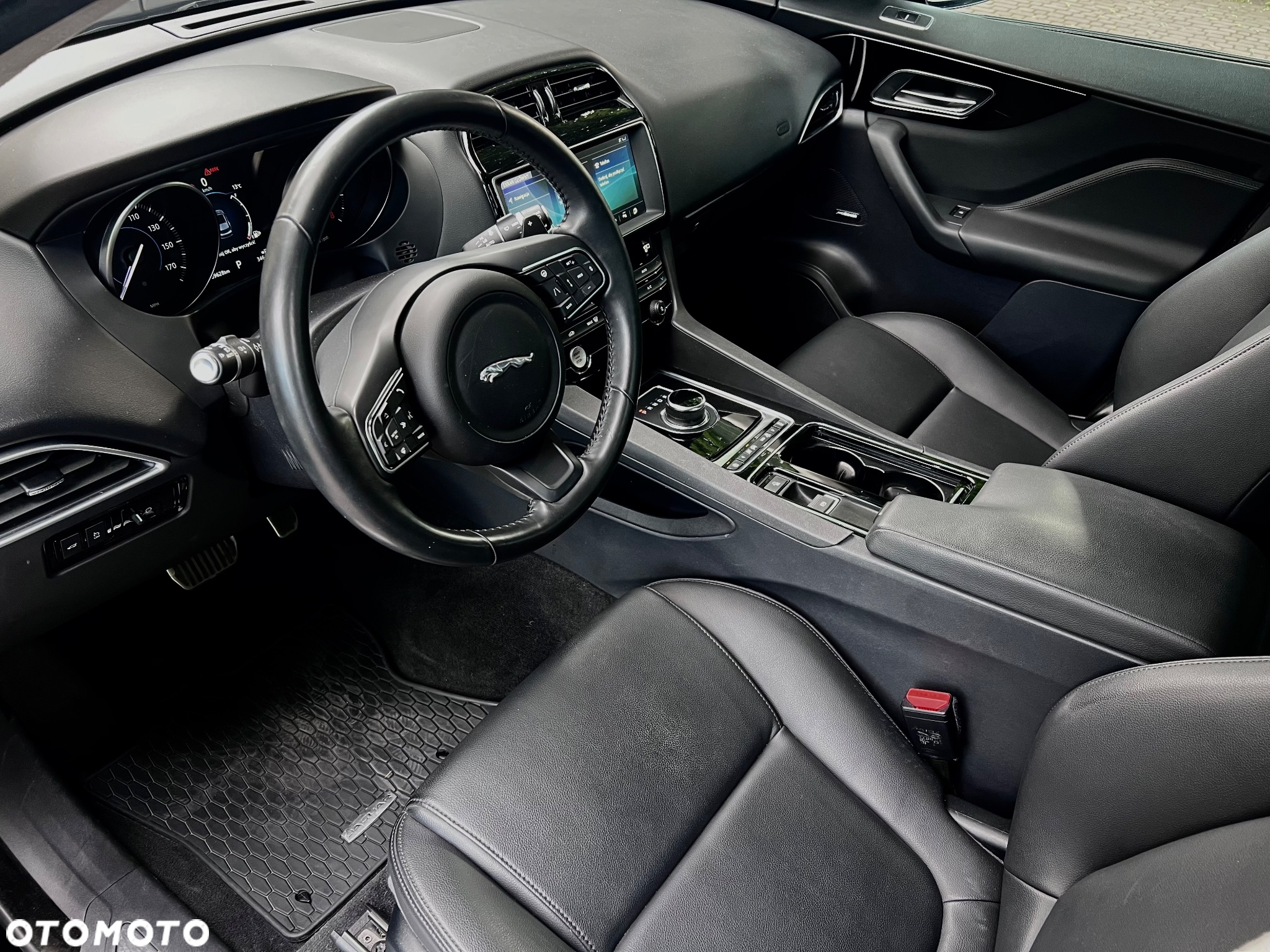 Jaguar F-Pace 25t AWD Prestige - 12