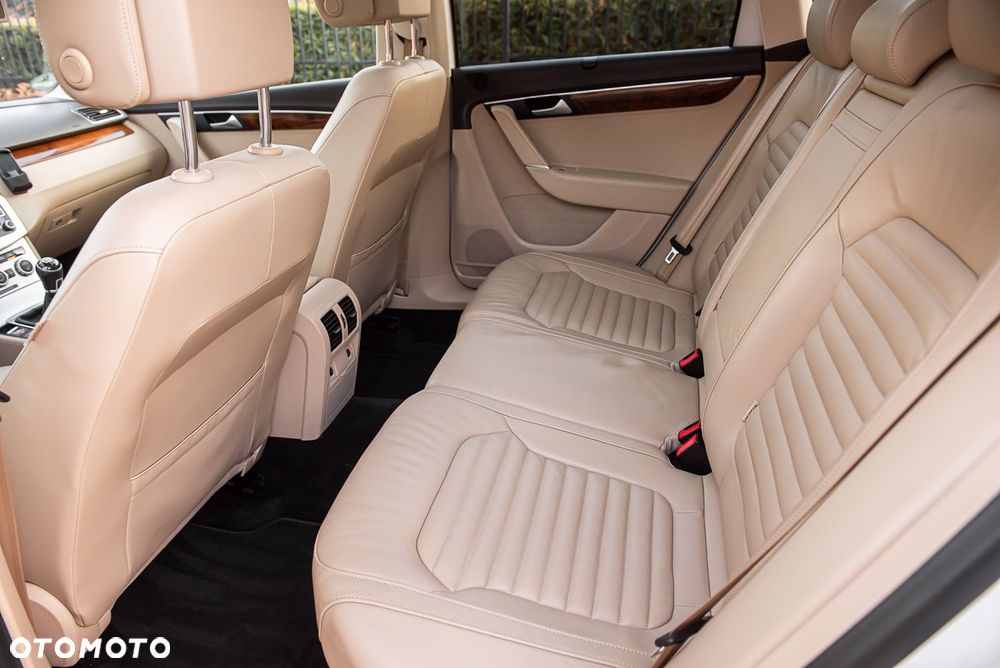 Volkswagen Passat Variant 1.4 TSI ACT (BlueMotion Technology) Highline - 28