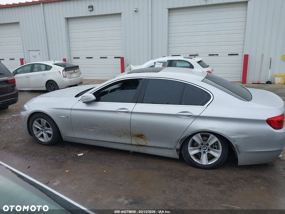 BMW Seria 5 528i xDrive - 6
