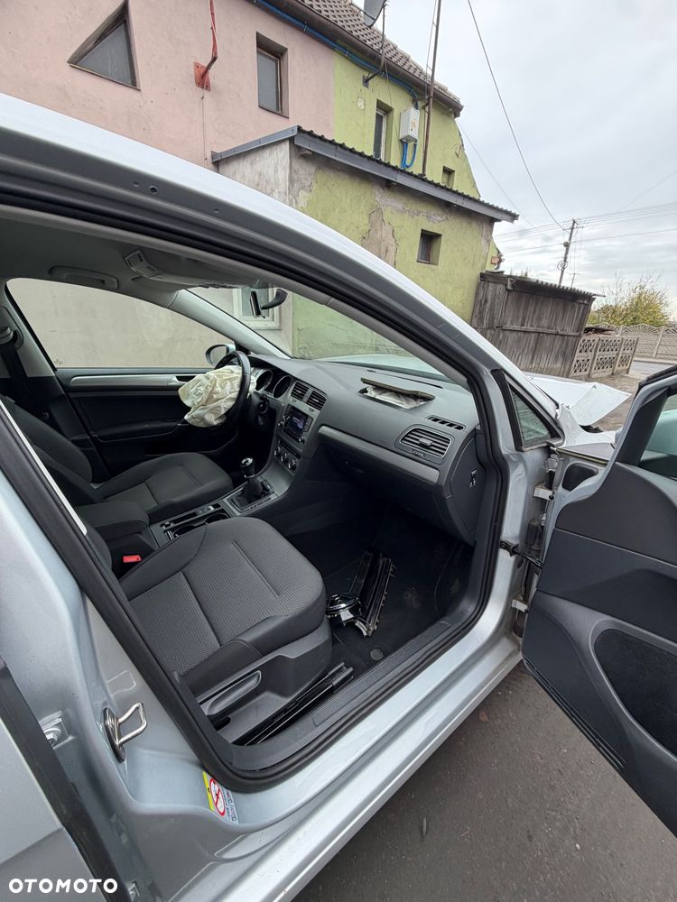 Volkswagen Golf - 10