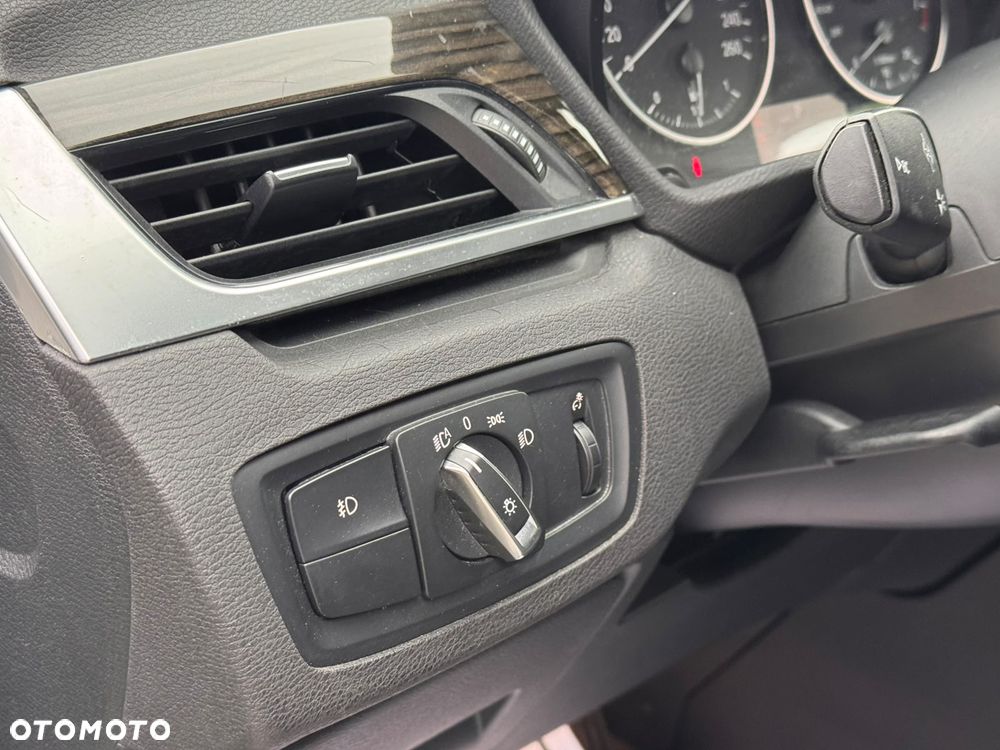 BMW X1 xDrive25i GPF Advantage - 34