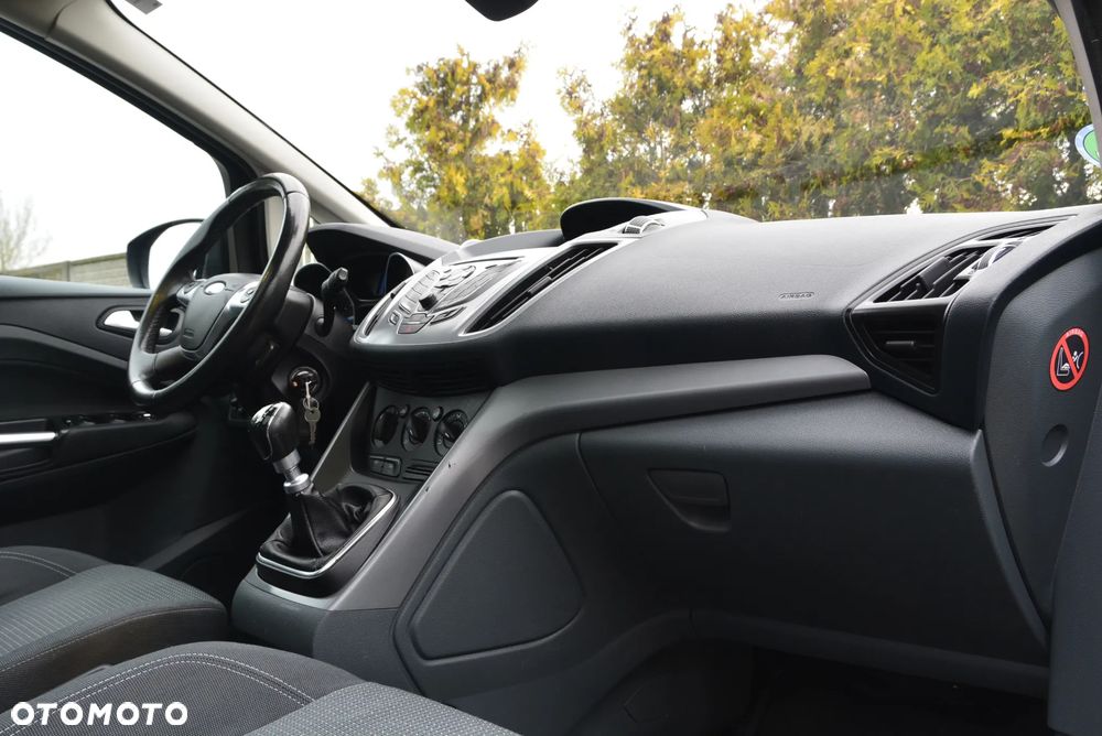 Ford Grand C-MAX 2.0 TDCi Titanium - 24