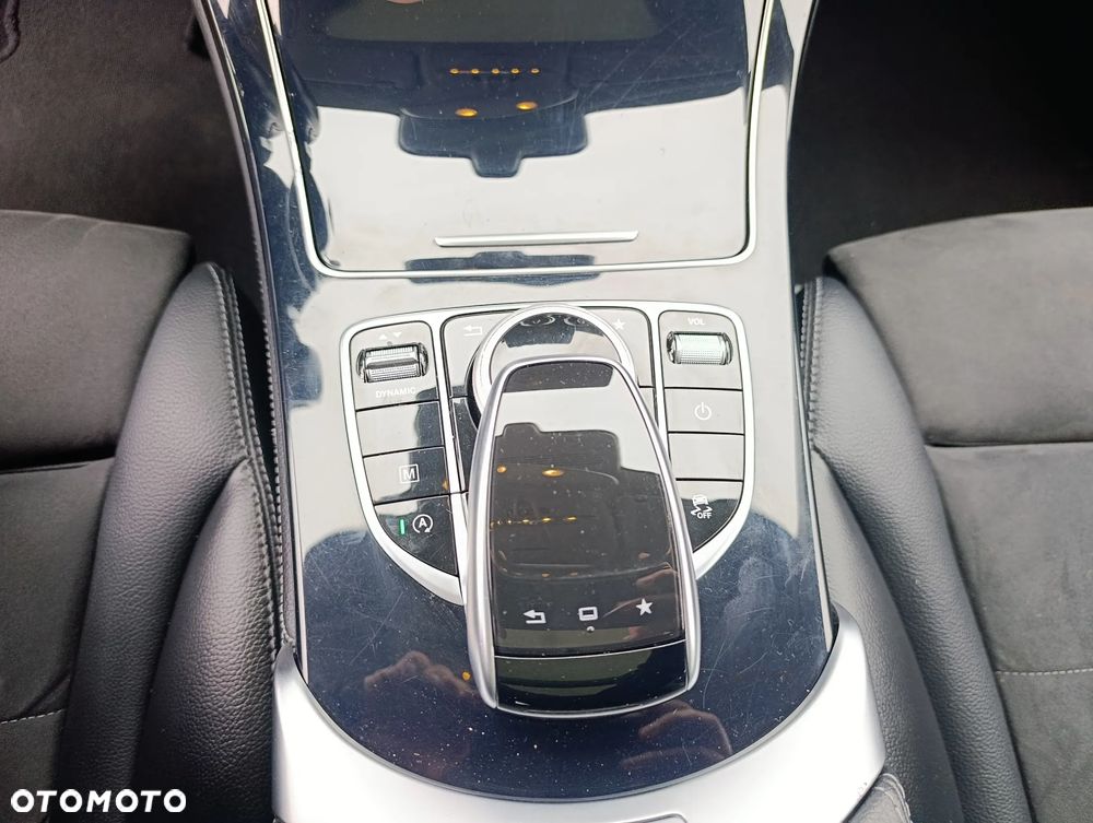 Mercedes-Benz GLC 220 d 4Matic 9G-TRONIC AMG Line - 24