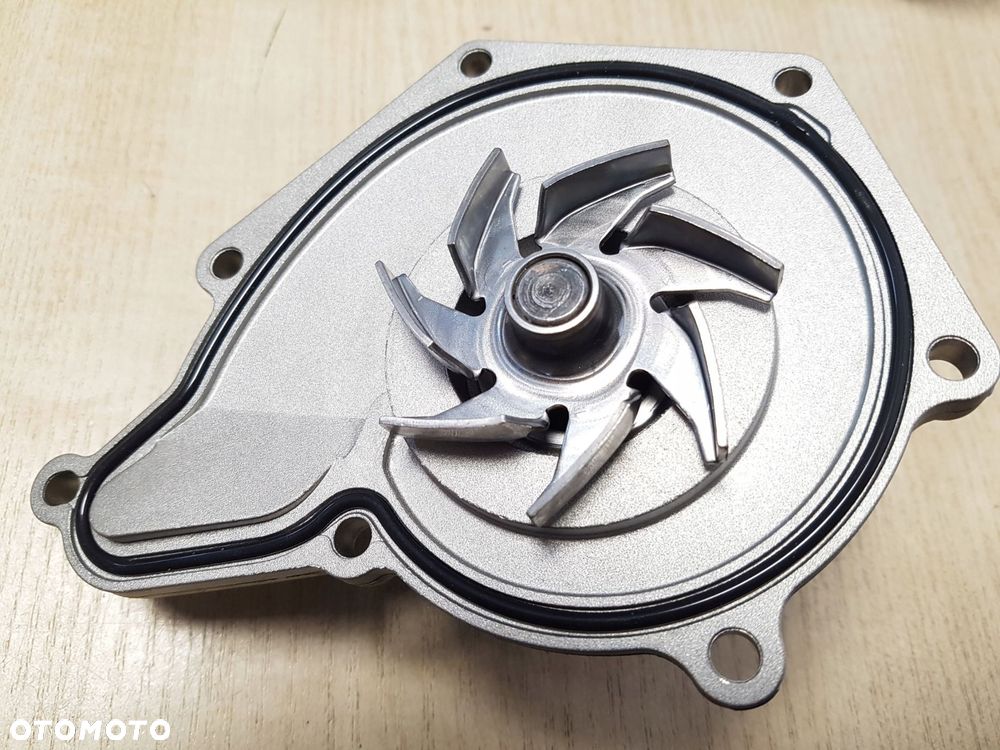 porsche cayenne 958 pompa wody 95810603320 nowa oe - 2