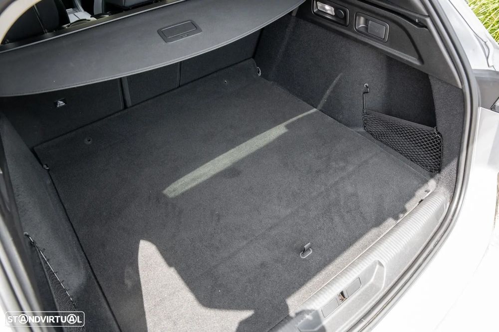 Peugeot 308 SW 1.6 Hybrid Allure e-EAT8 - 27