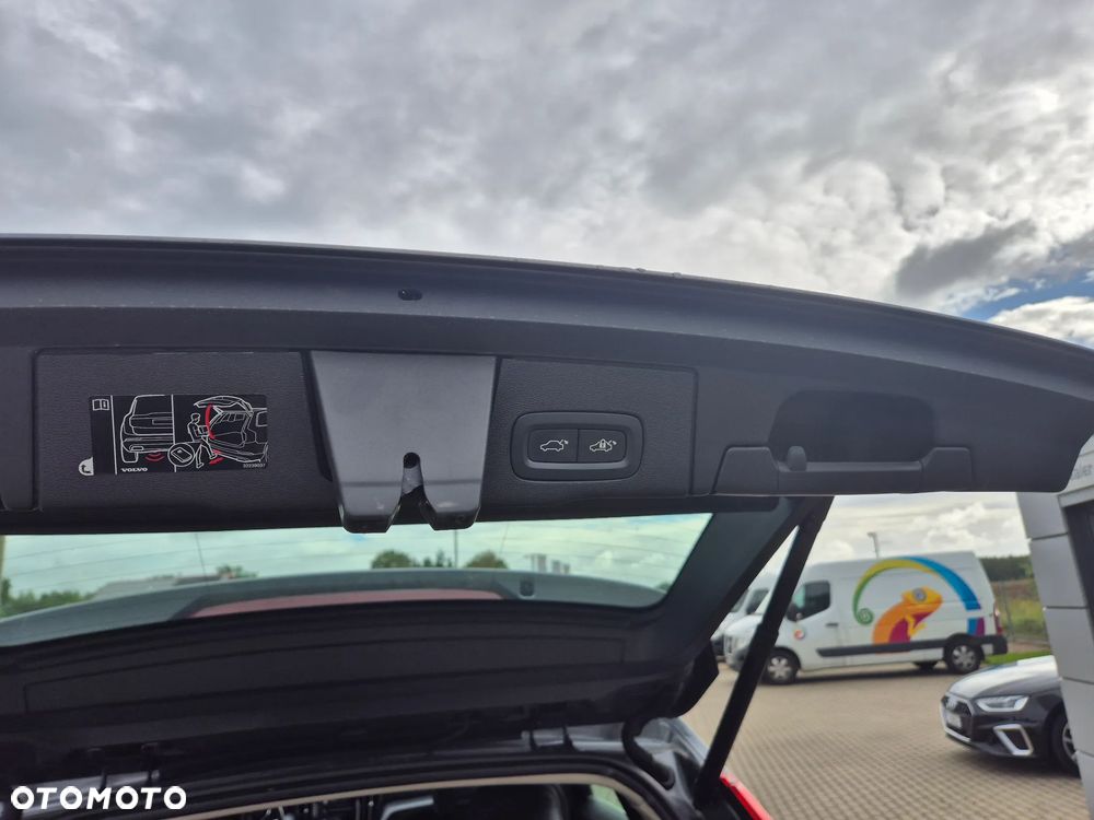 Volvo XC 60 B4 D AWD Geartronic Momentum Pro - 20