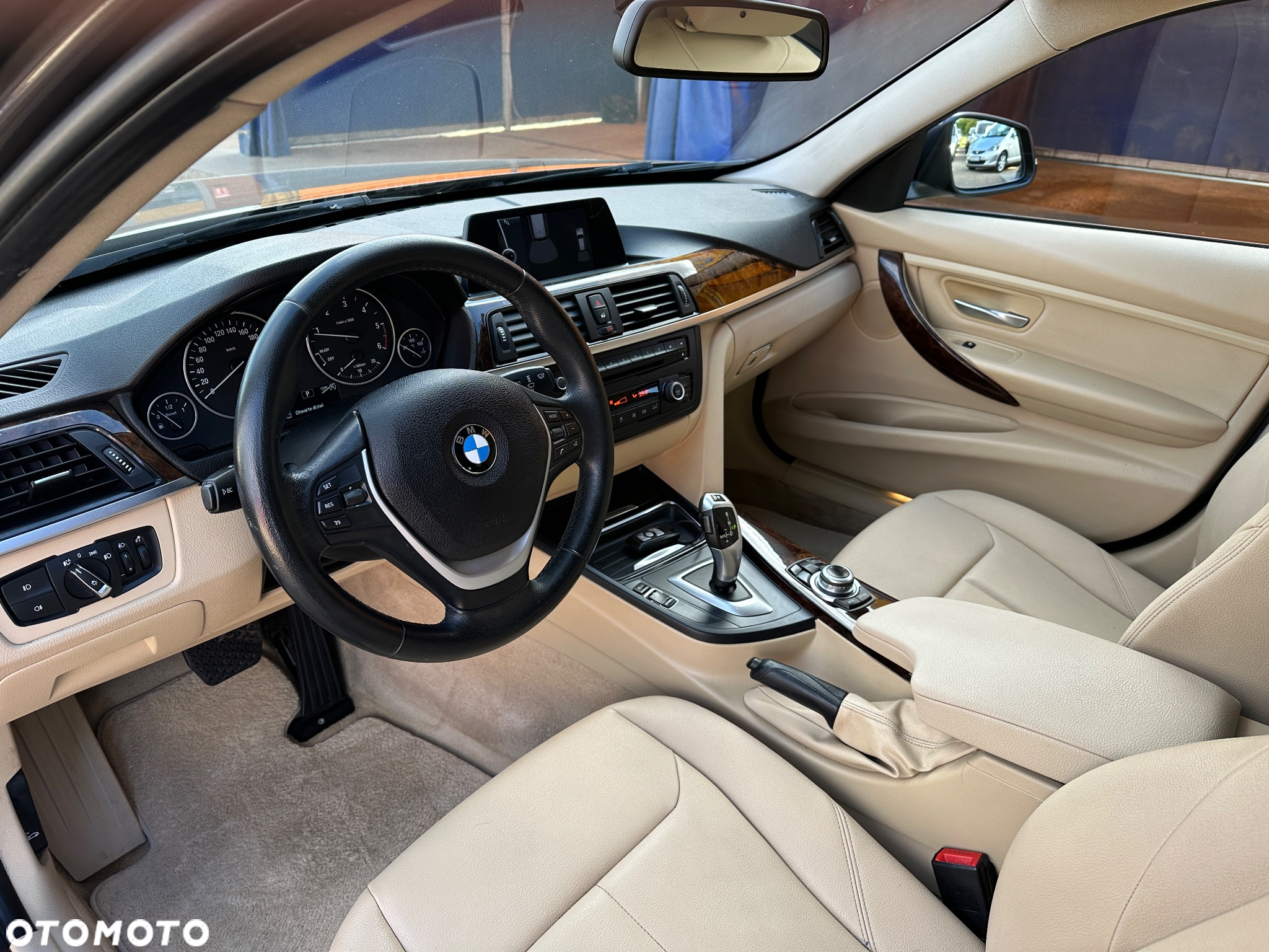 BMW Seria 3 318d DPF Touring Edition Exclusive - 12