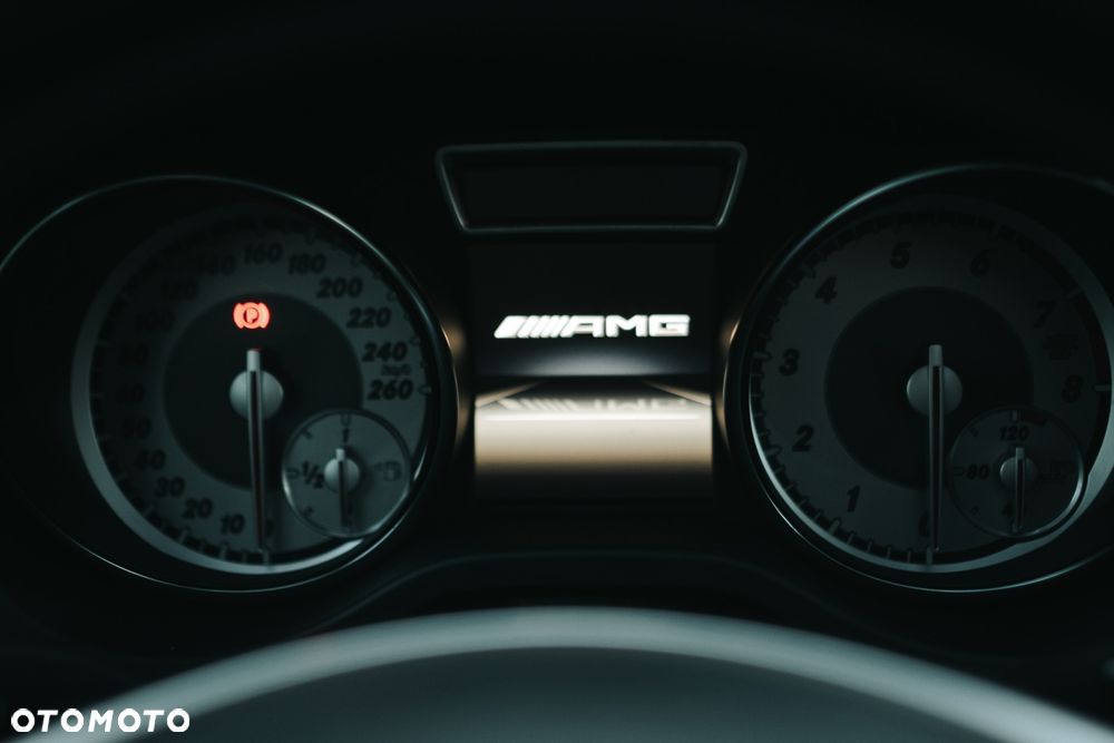 Mercedes-Benz CLA 200 7G-DCT AMG Line - 19