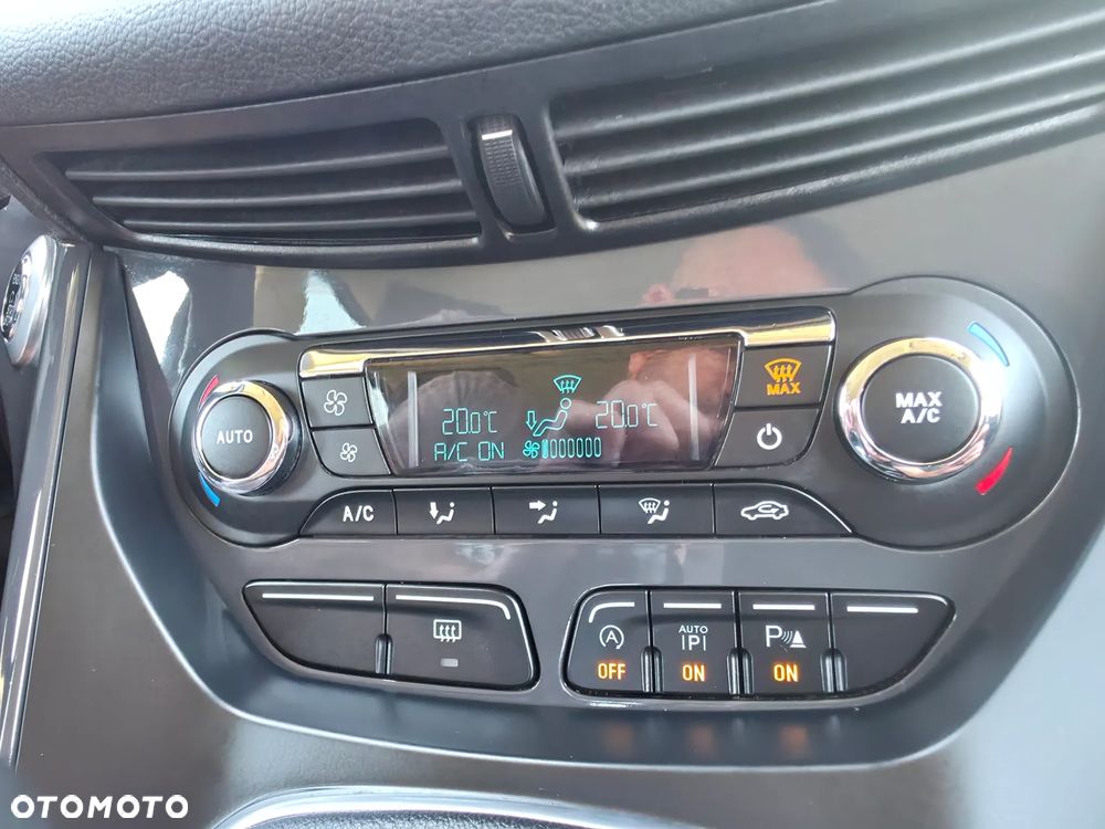 Ford Kuga 2.0 TDCi 2x4 Titanium - 25