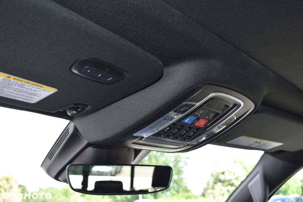 RAM 1500 Crew Cab Sport - 32