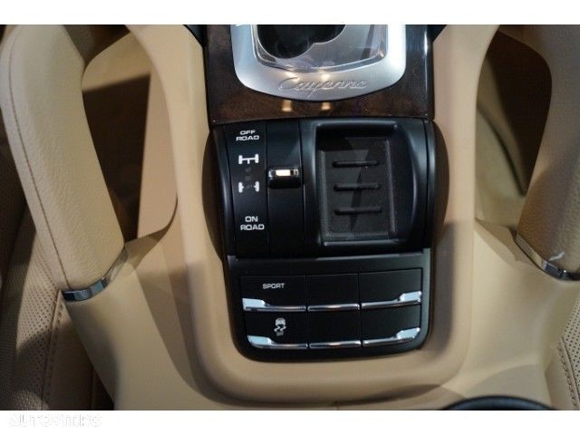Porsche Cayenne 3.0 L - 10