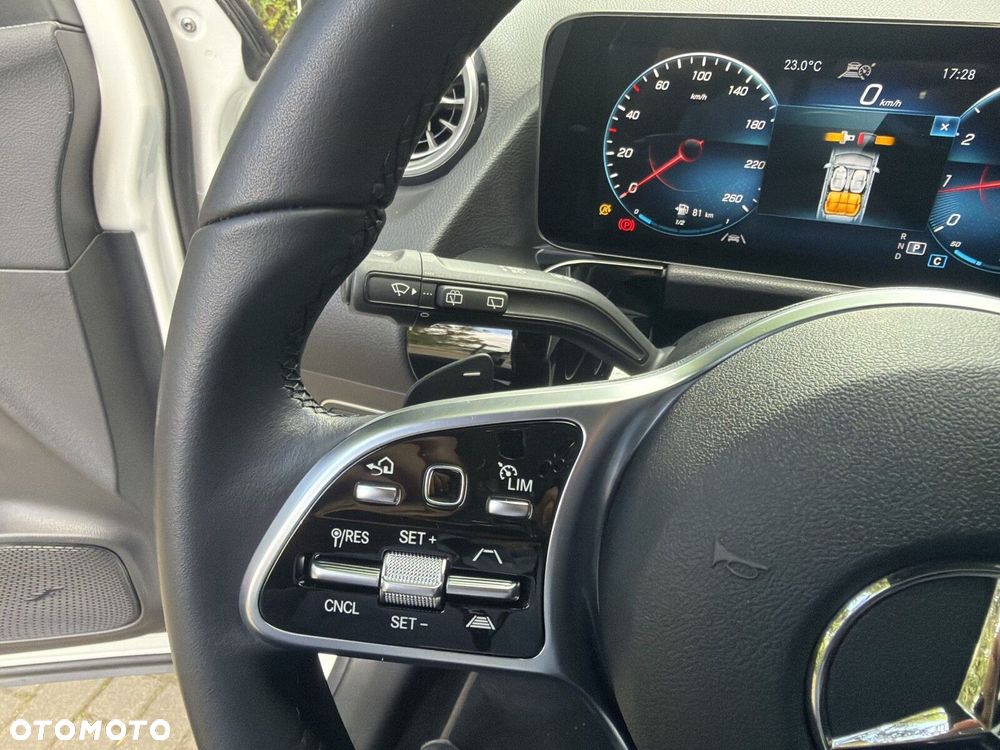 Mercedes-Benz GLA 180 Progressive - 24