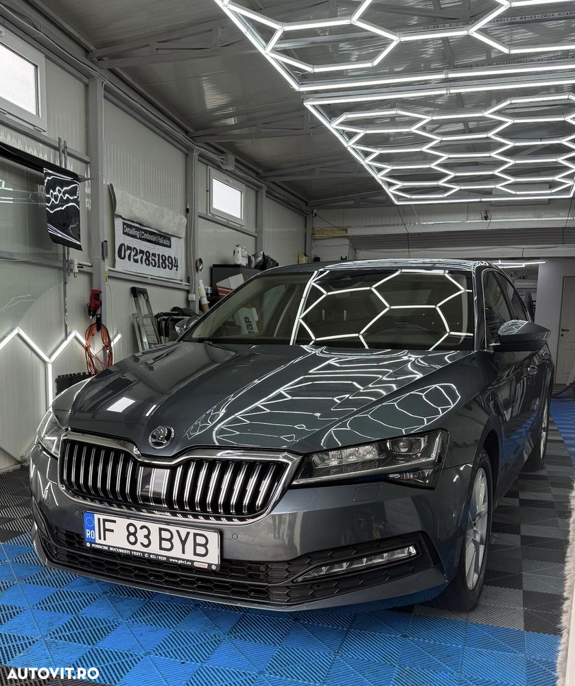 Skoda Superb 2.0 TDI DSG Ambition - 1