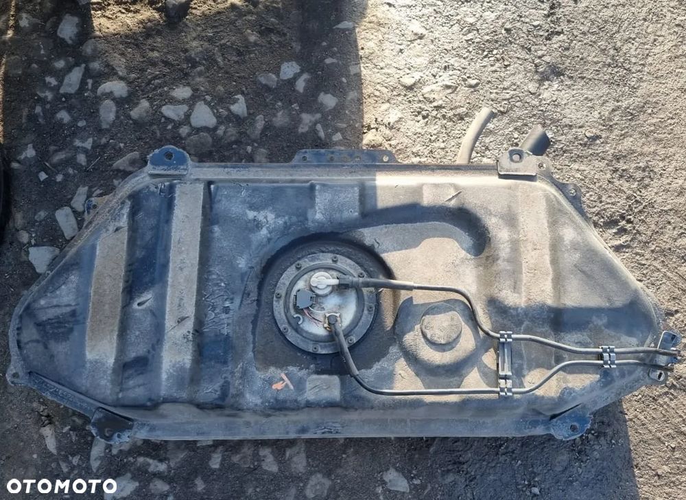 Zbiornik paliwa bak Toyota Yaris I benzyna Italia OE - 1