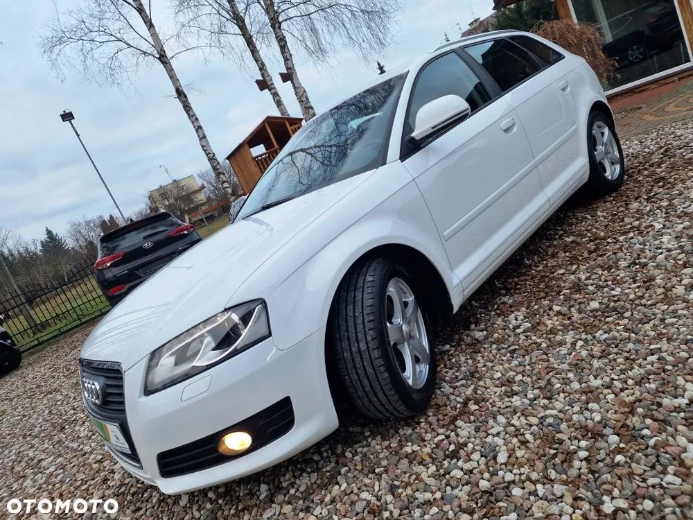 Audi A3 Sportback - 1
