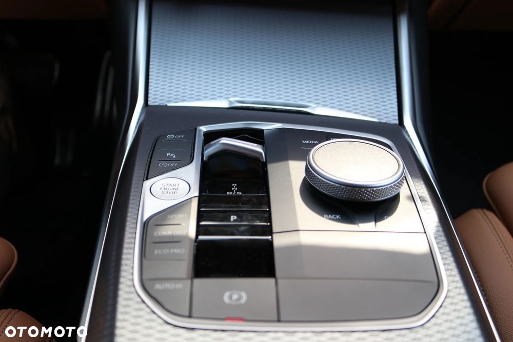 BMW Seria 3 330i xDrive M Sport - 14
