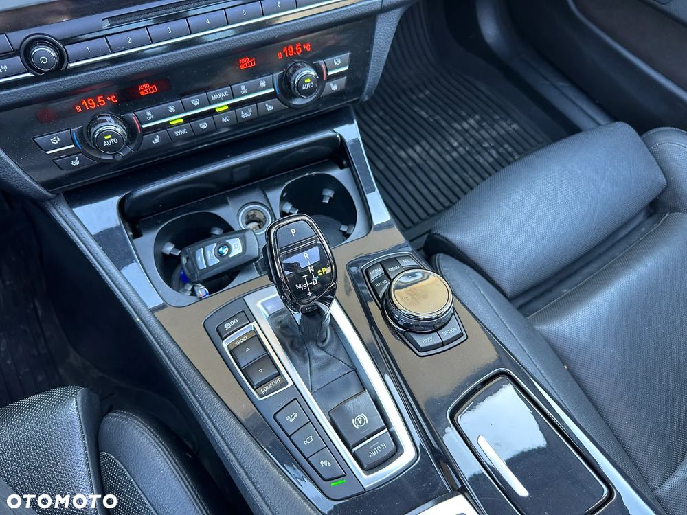 BMW Seria 5 530d xDrive Luxury Line - 33