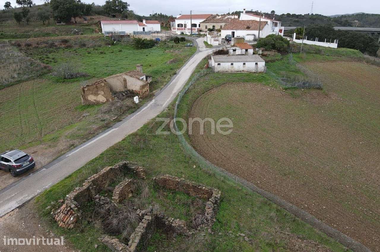 Moradia isolada com 73 m² para recuperar, inserida em lote de 6.640... - Grande imagem: 5/19