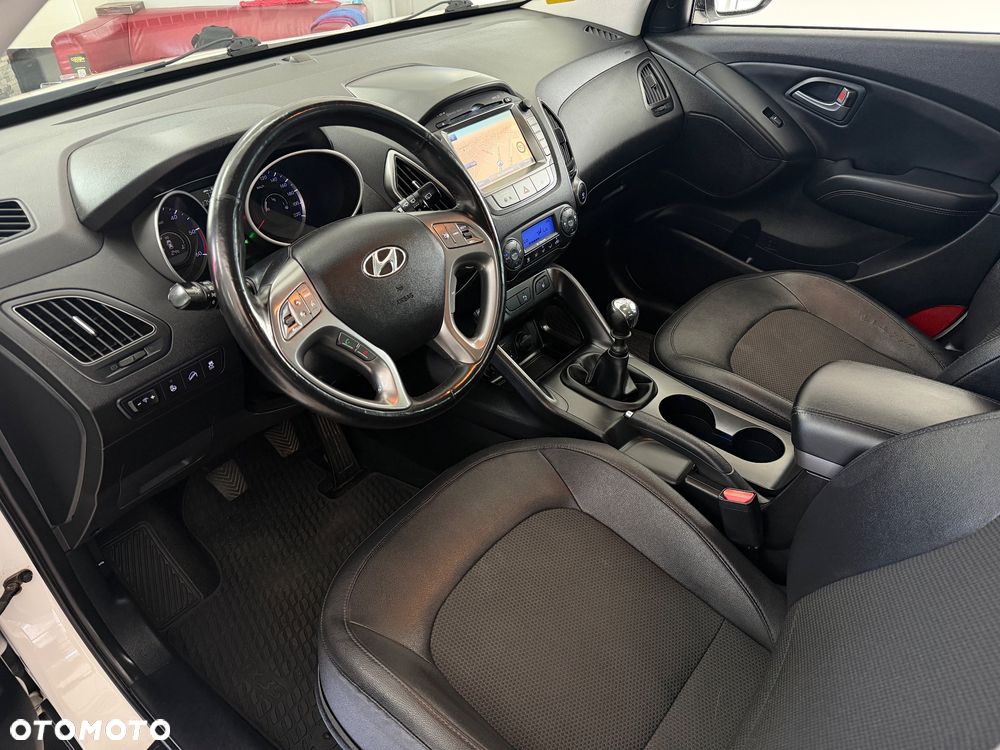 Hyundai ix35 1.7 CRDi 2WD blue Finale Gold - 34