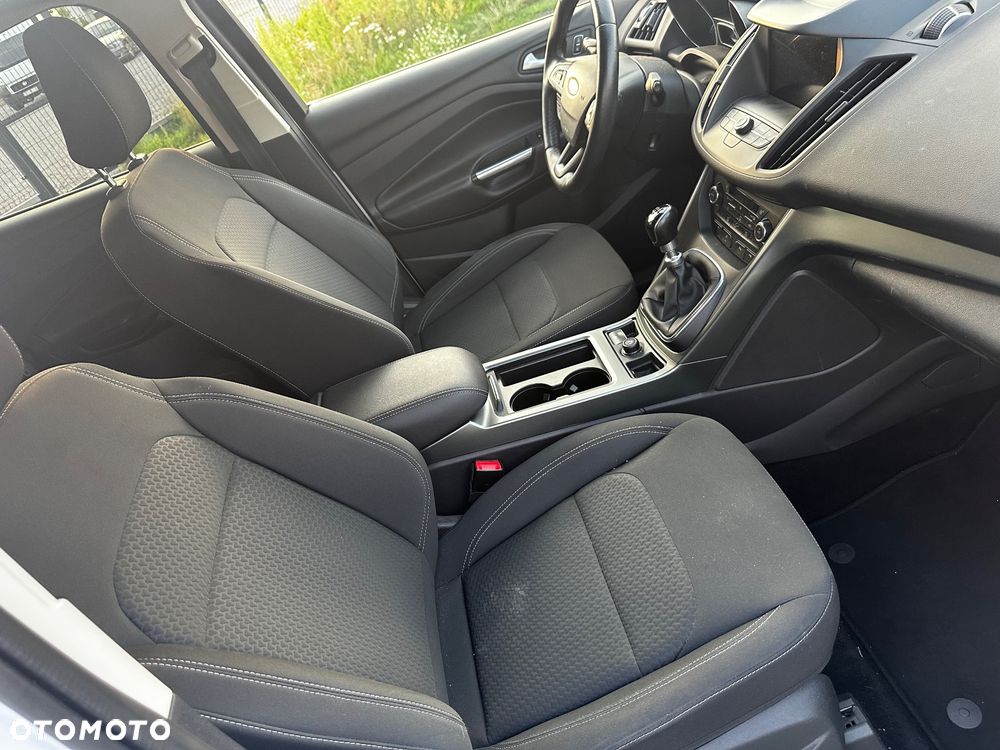 Ford Kuga 1.5 EcoBoost 2x4 Titanium - 16
