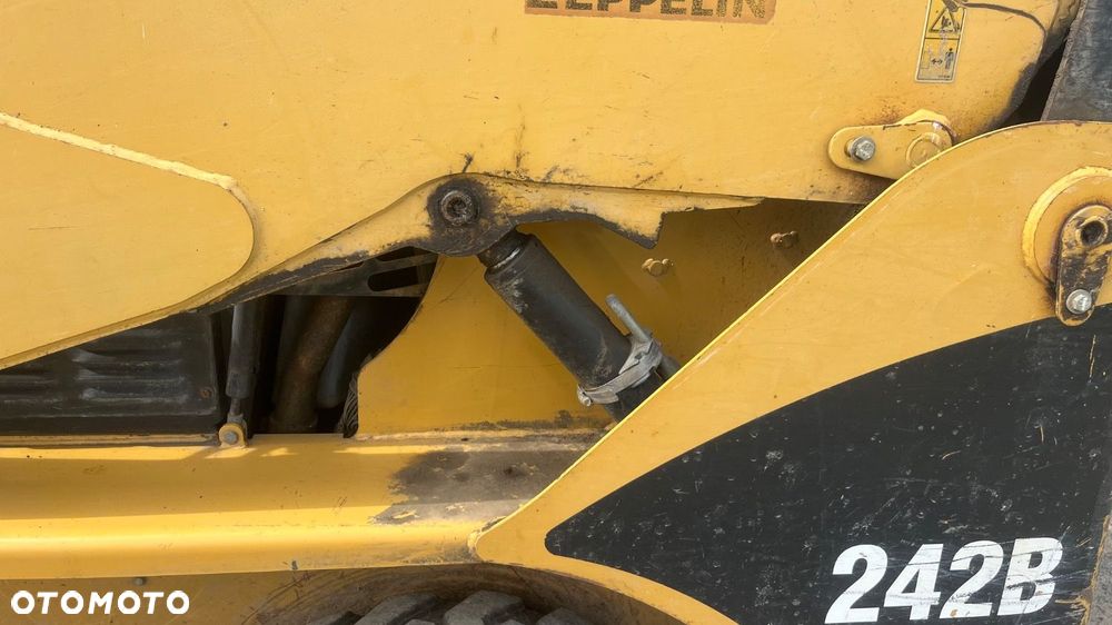 Caterpillar 242 B 4X4 - 36