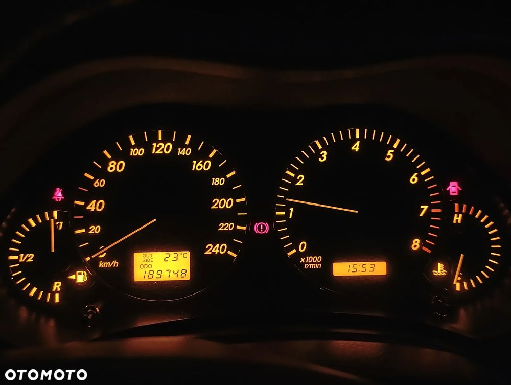 Toyota Avensis - 4