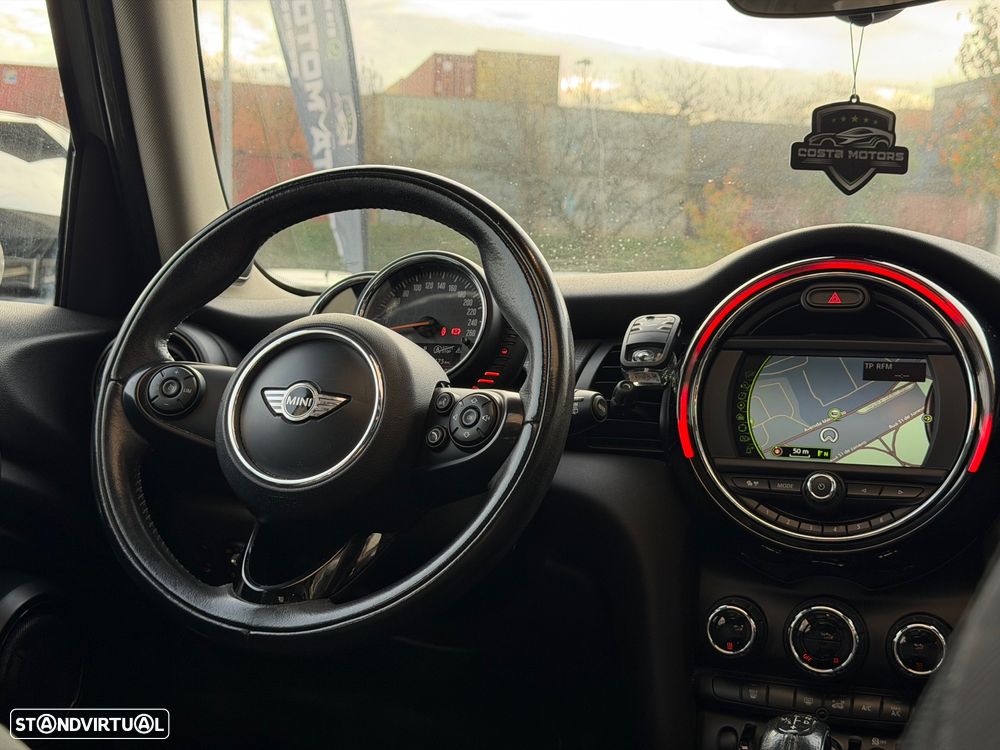 MINI 5 Portas Cooper D Auto - 12