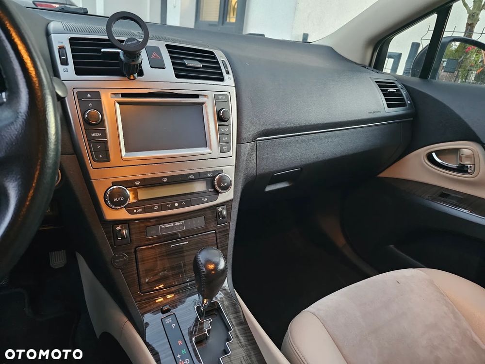 Toyota Avensis 2014 photo 4