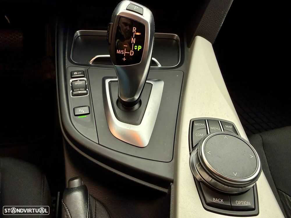 BMW 318 d Touring Line Sport Auto - 25