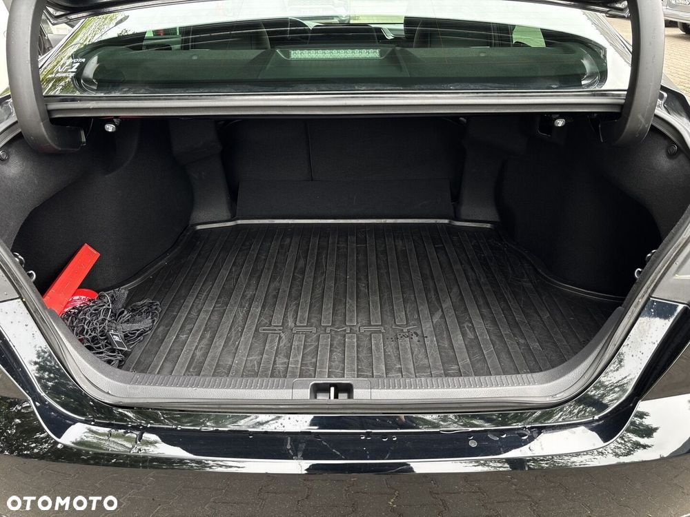 Toyota Camry - 37