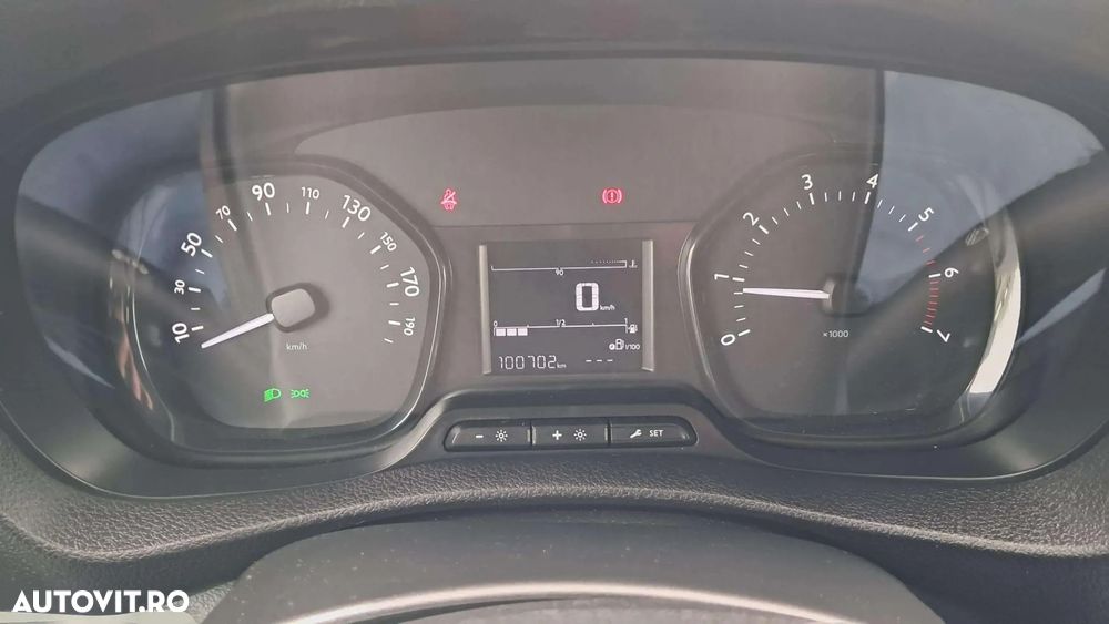 Peugeot EXPERT TRAVELLER - 8