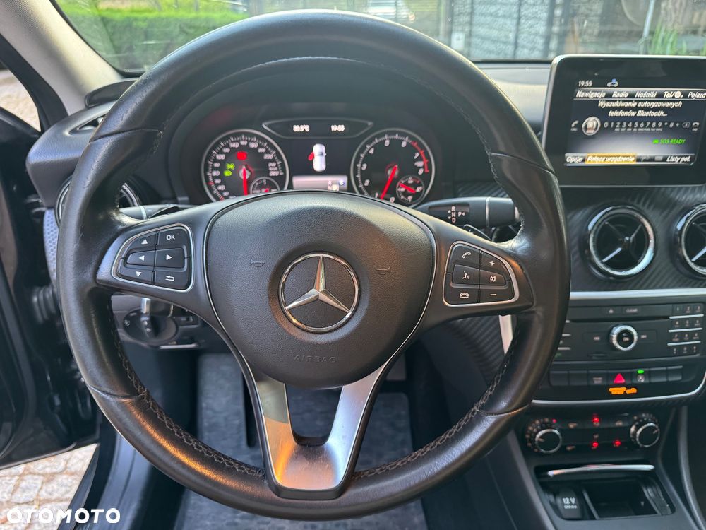 Mercedes-Benz GLA 200 7G-DCT Urban - 13