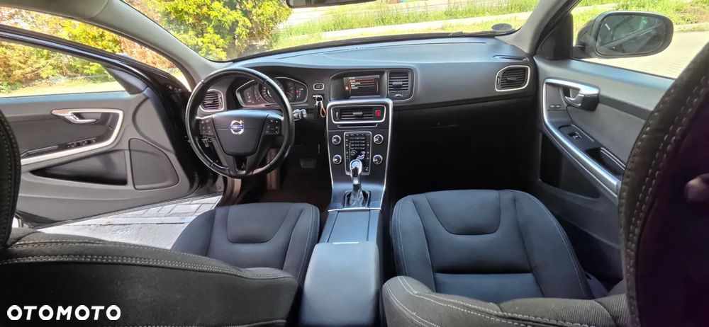Volvo V60 D4 Geartronic Momentum - 34