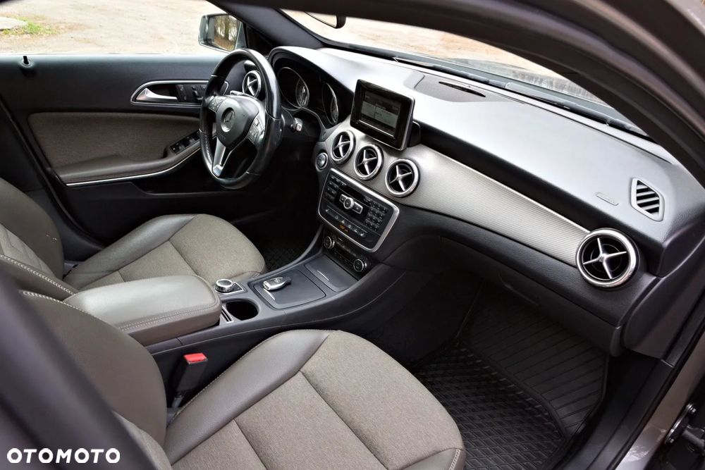 Mercedes-Benz GLA 200 7G-DCT - 18