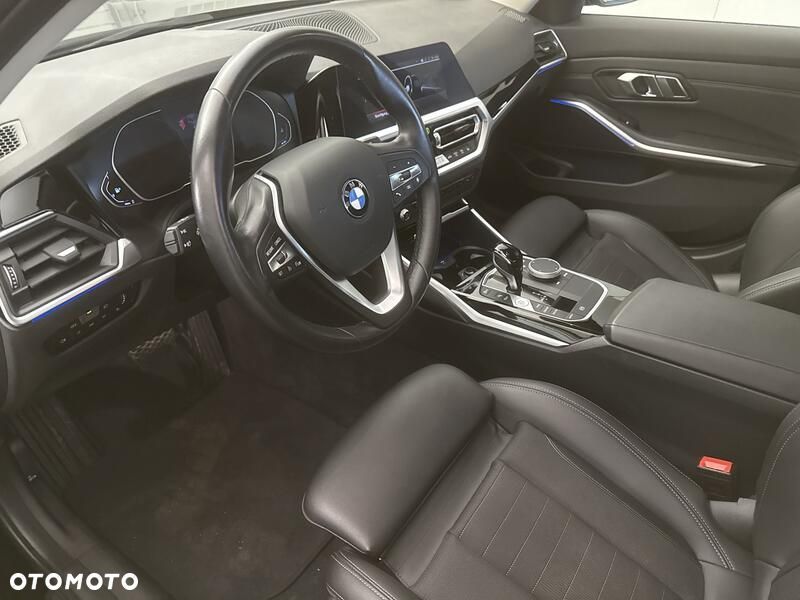 BMW Seria 3 318i Sport Line - 11