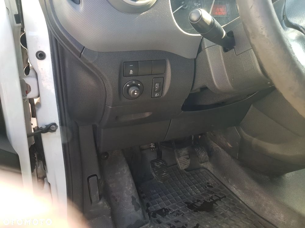 Citroën Berlingo 1.6 HDi Attraction - 22