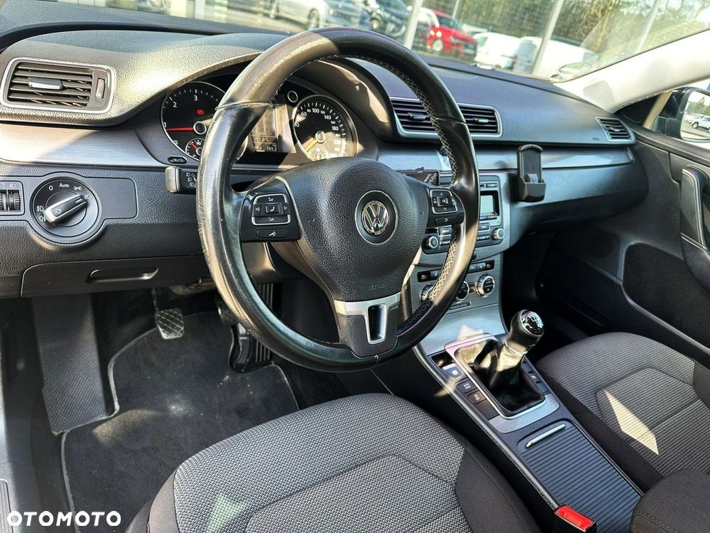 Volkswagen Passat Variant 2.0 Blue TDI SCR Comfortline - 10