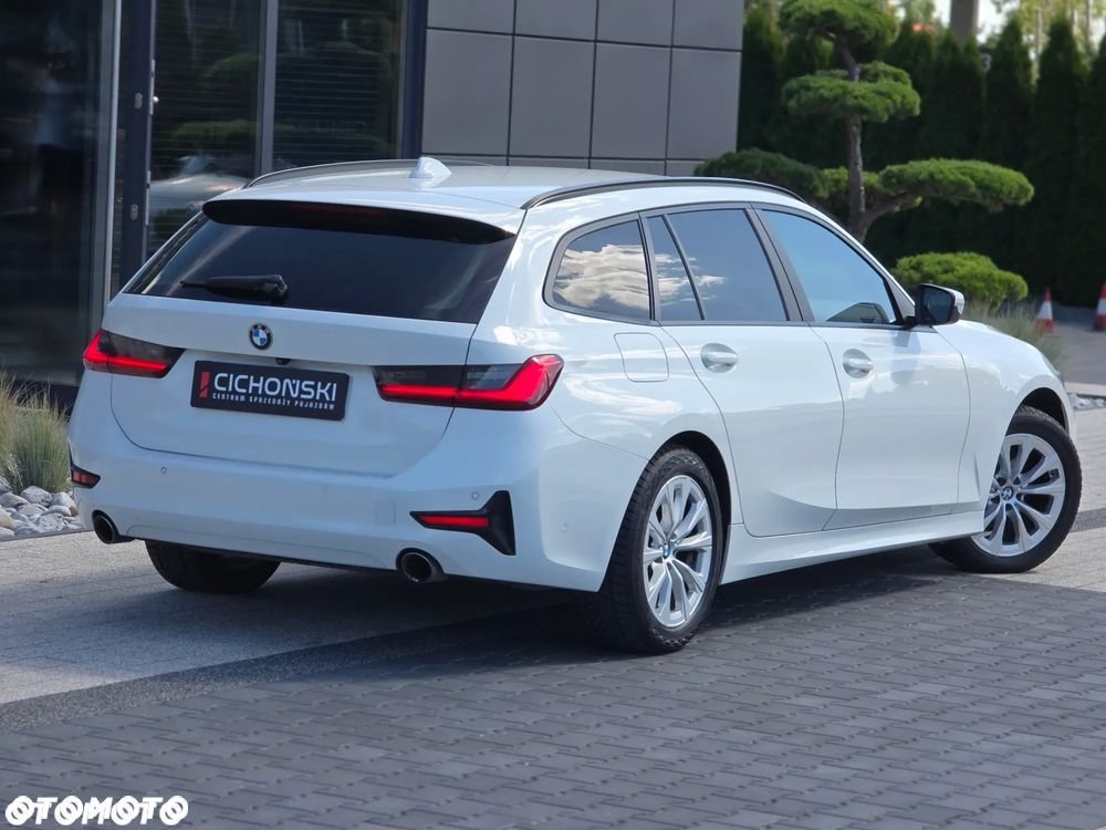 BMW Seria 3 318i Sport - 14