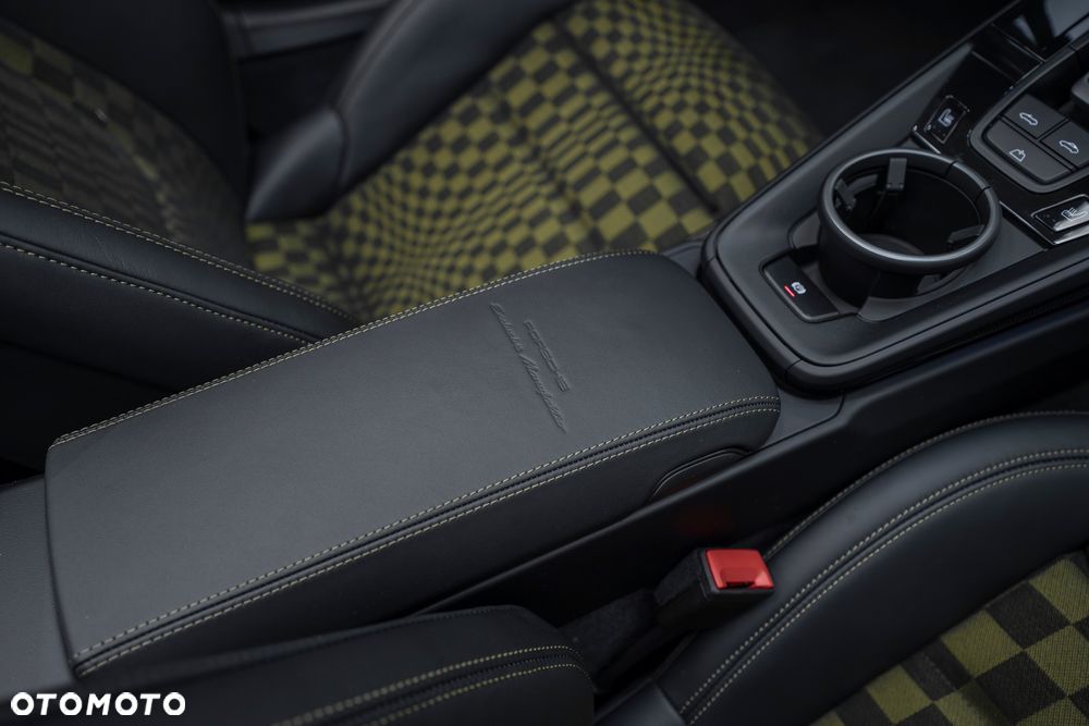 Porsche Carrera GT - 24