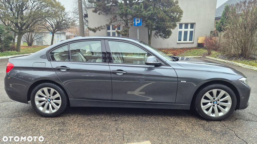 BMW Seria 3 320i - 5