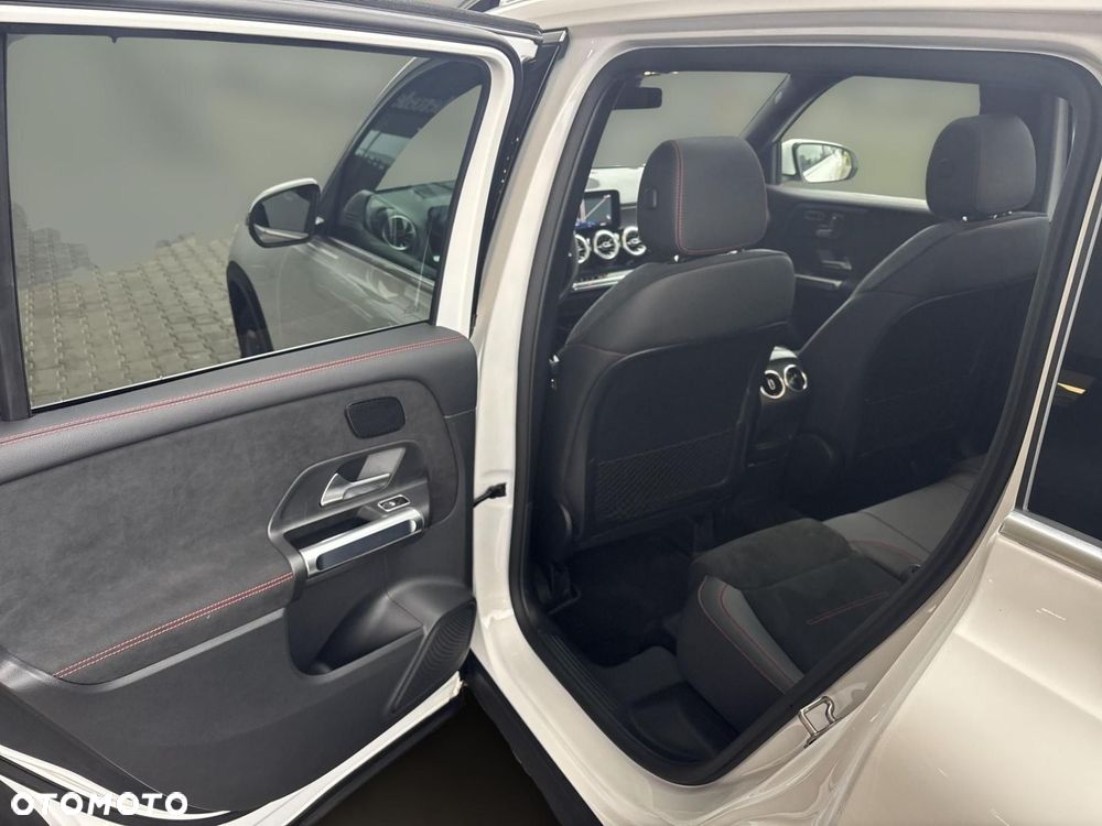 Mercedes-Benz GLB - 15