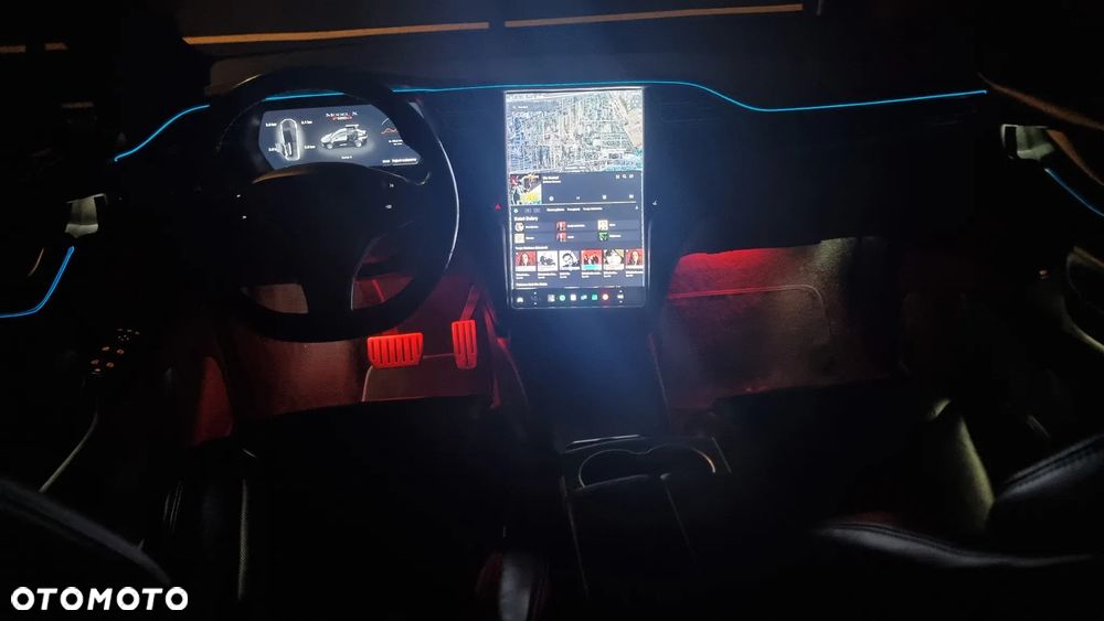 Tesla Model X - 12