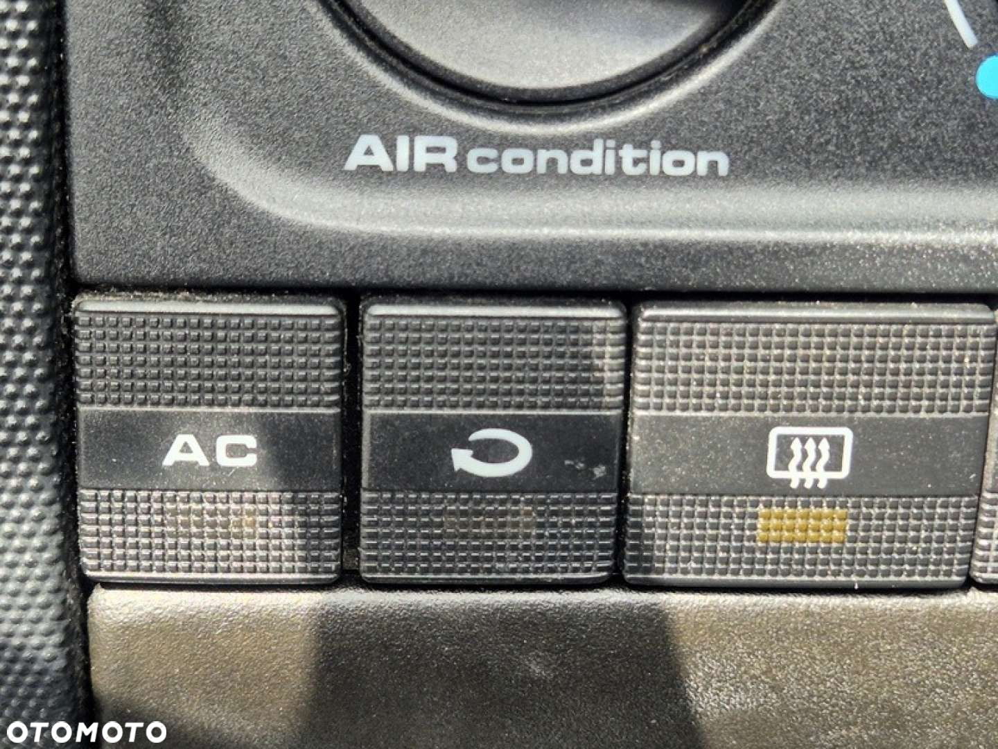 Volkswagen Golf - 22