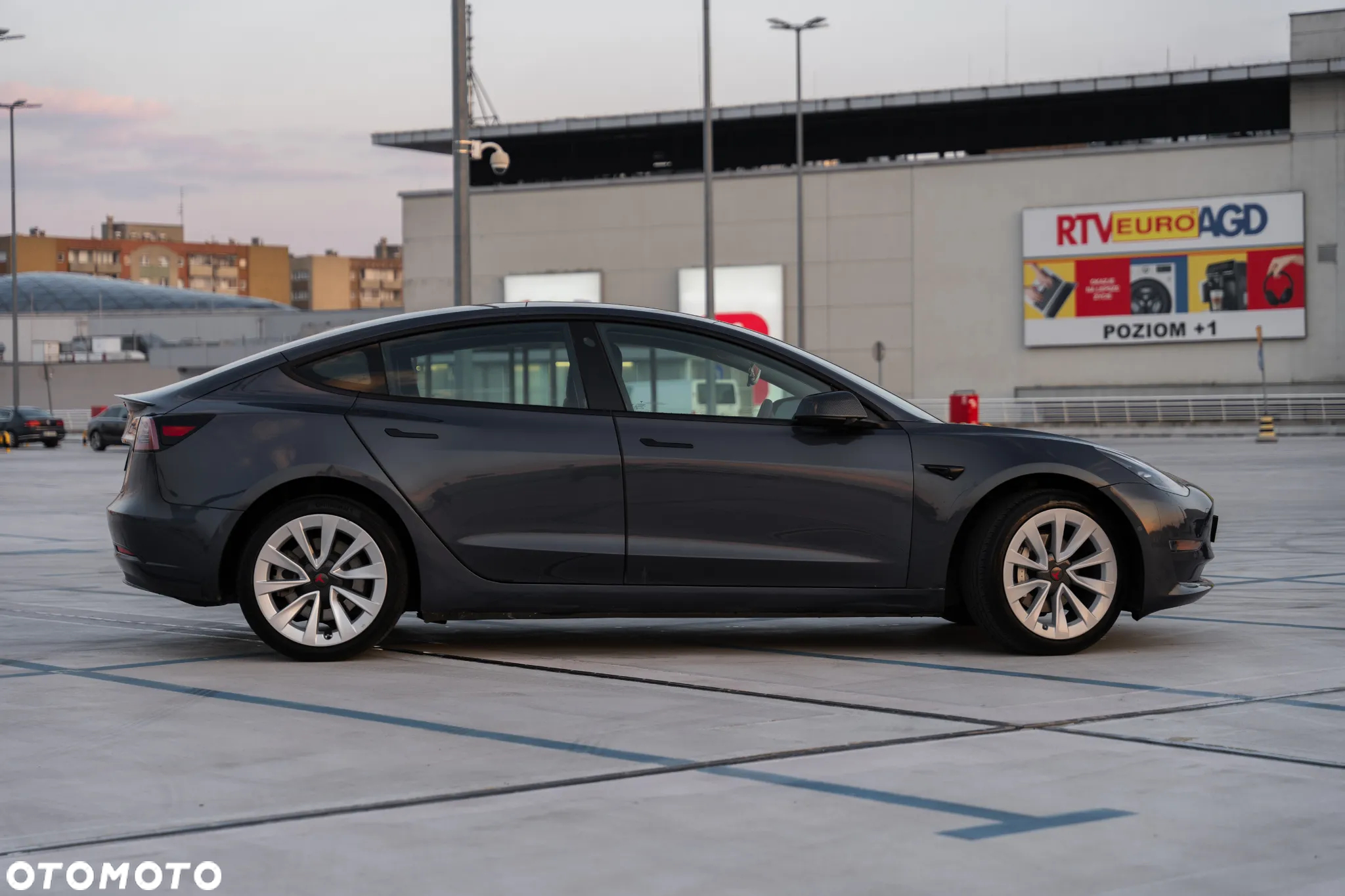 Tesla Model 3 - 9